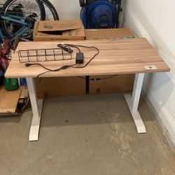 Adjustable Office Desk 