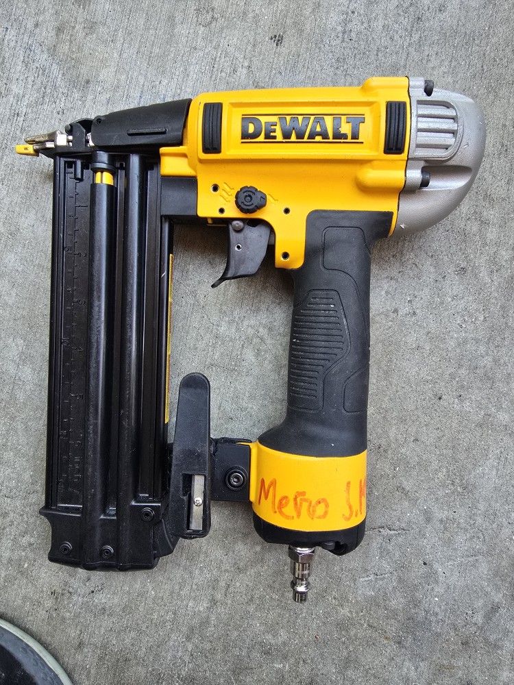 Dewalt DWFP12233 Precision Point 18-Gauge 2-1/8 in. Brad Nailers Usada