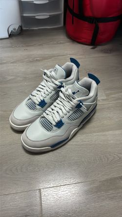Jordan’s 4 White Blue Size 11