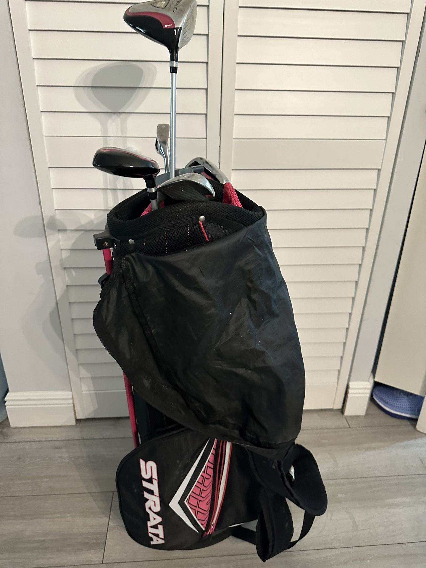 Strata Ladies Half Set Of Golf Clubs With Golf Bag, Golf Balls And Tees