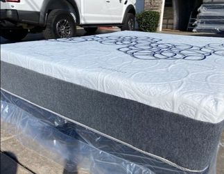 Queen Bamboo Cool Gel Memory Foam!!