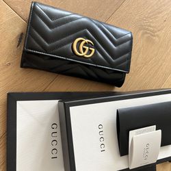 Gucci GG Womens Wallet 