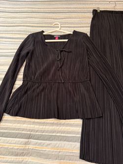 Vince Camuto Black Pleated Two-Piece Top and Pants Set