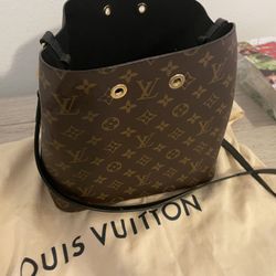 Louis Vuitton  Purse