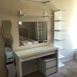 Vanity Table With Drawers And 5 Mirrors Plus Standing Shelf