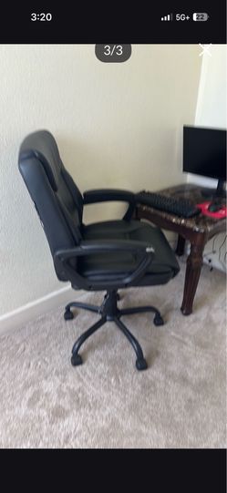 120 fps monitor keyboard/mouse table and chair  negotiable