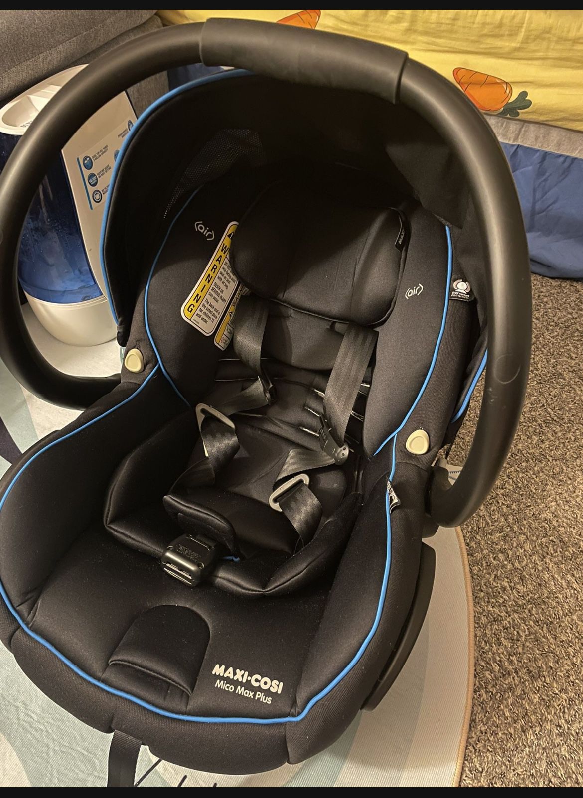 Maxi-Cosi Infant Car Seat With Base