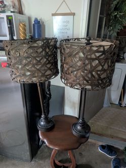 Pair of matching Vintage /Cottage-style Lamps