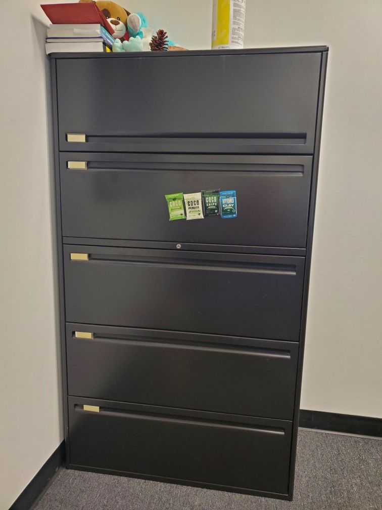 File cabinet - large 5 drawer