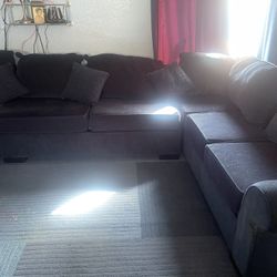 Navy blue huge sectional $675 obo no lowballing free delivery Fresno/clovis only