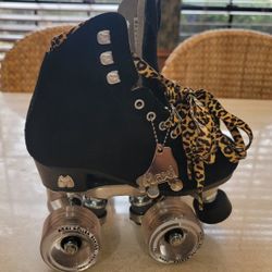 Moxi Panther Rollerskates - Size 1 (comparable to kid's size 13.5/1