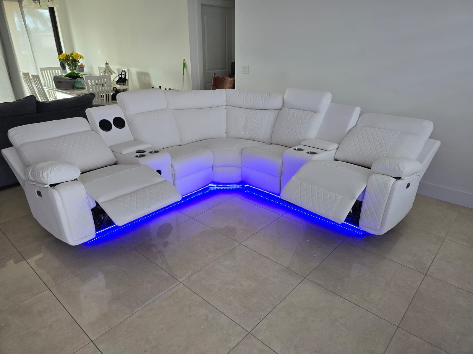 Brand New Power Reclining Sectional Sofa / Sofa Seccional Reclinable Electrico Nuevo a Estrenar …. Fast 🚚