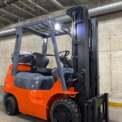 TOYOTA M7 forklift for sale 5500 lb 