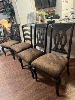 4 DINNING CHAIRS / All For $120