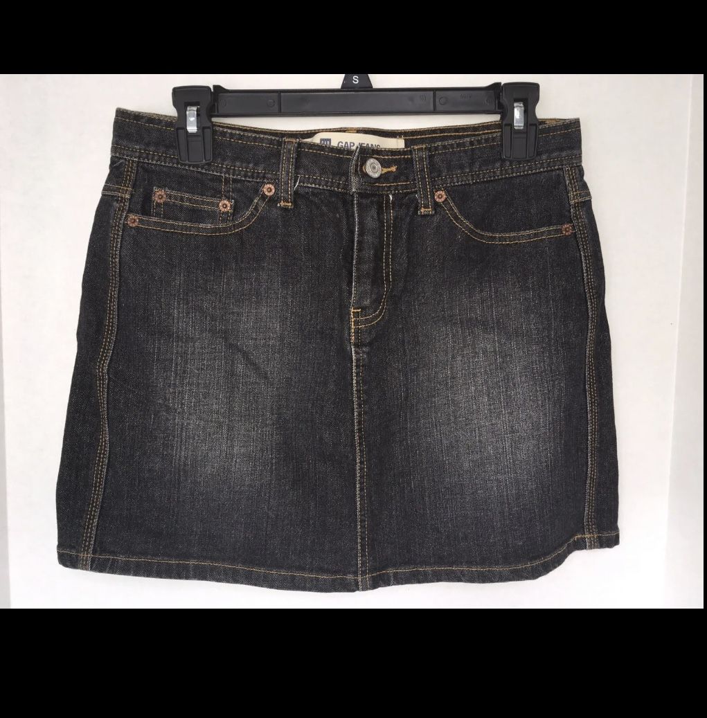 Gap Jeans Woman’s Mini Skirt, Dark Wash, Western Cut In Back, Sz 6, Pre-owned