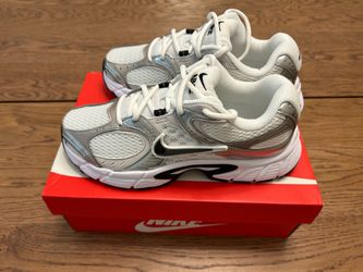 Brand New Women’s size 7 Nike RnR V5