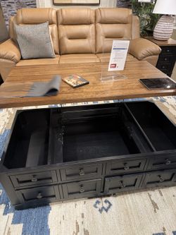 Brown/Black Lift Top Cocktail Table