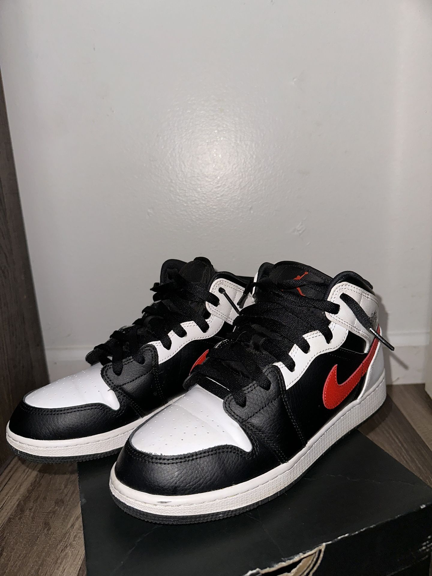 Air Jordan 1 Mid