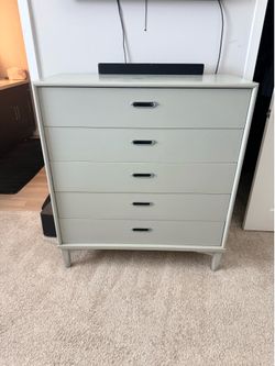 Light Grey 5-Drawer Dresser