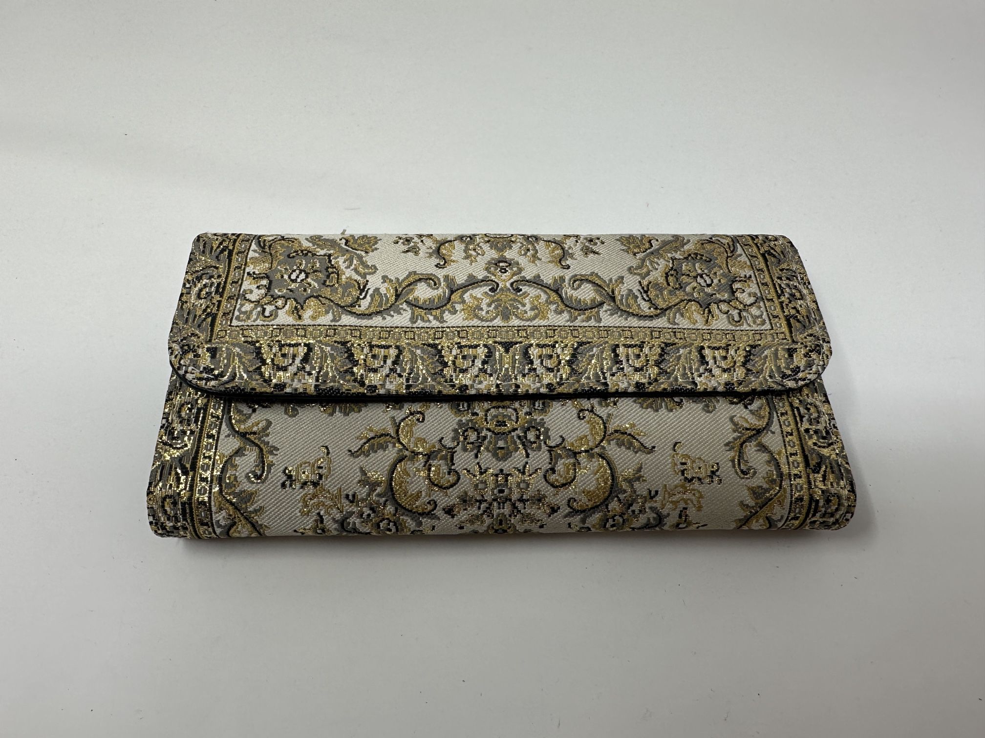 Traditional Rug Design Folded Wallet