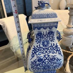 Blue and white square porcelain vase.