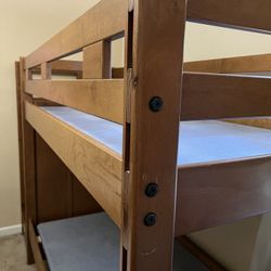 Bunk bed 