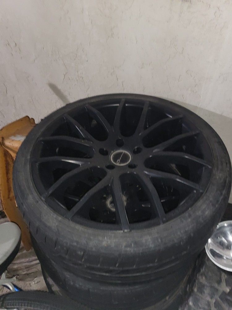 20 Inch Giovanni Staggered Rims for Sale in Chula Vista, CA OfferUp