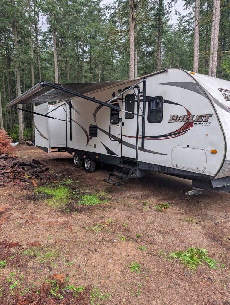 2012 Keystone Bullet Ultra Light 35ft Bunkhouse