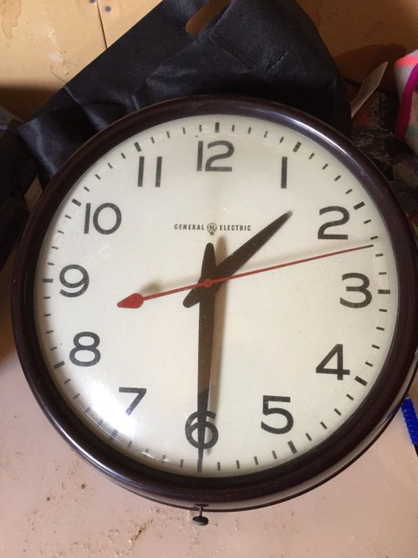 Vintage General Electric Clock model 2912