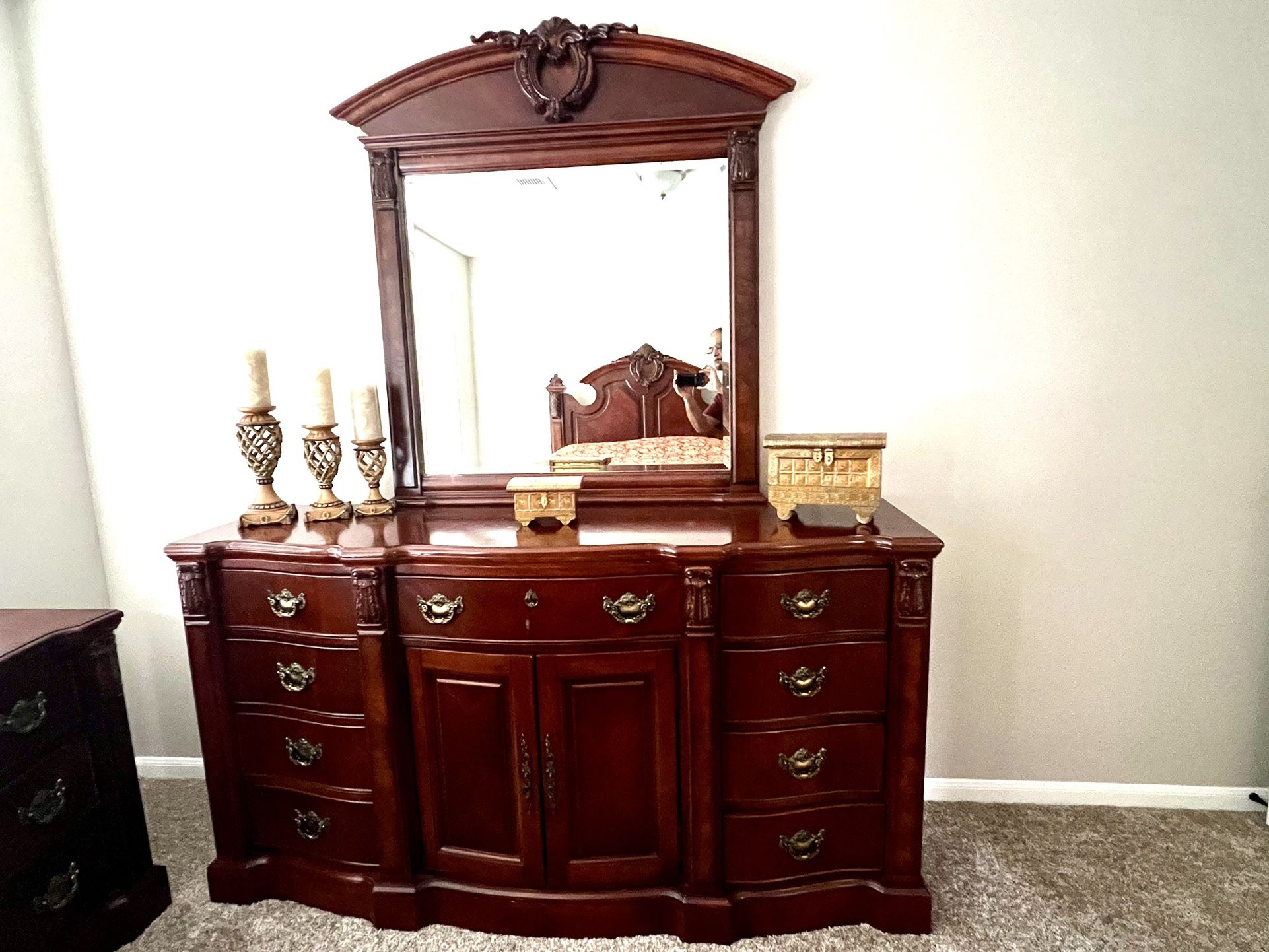 Elegant Dresser with Mirror - 12 Drawers - Solid Wood - DELIVERY AVAILABLE - Nash2024