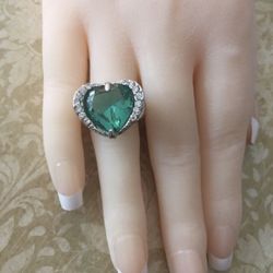 Green Heart Shaped Ring, Size 8