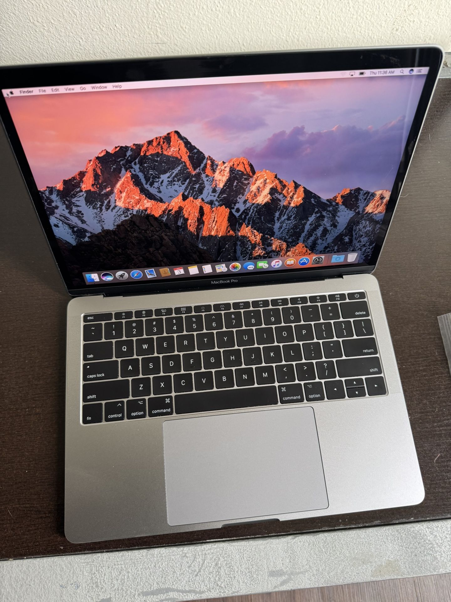 MacBook Pro 13” 2017 – Core i5 / 8GB RAM / 128GB SSD