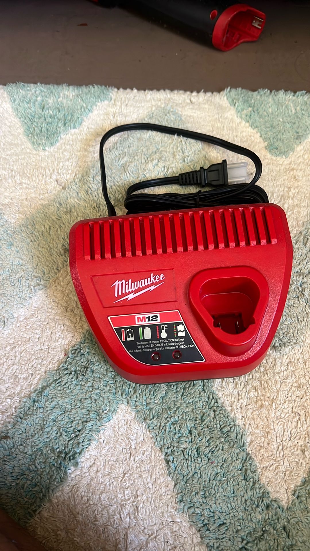 Milwaukee M12 Battery Charger 