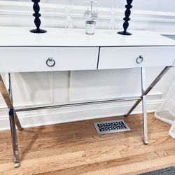 White Console table with outlets