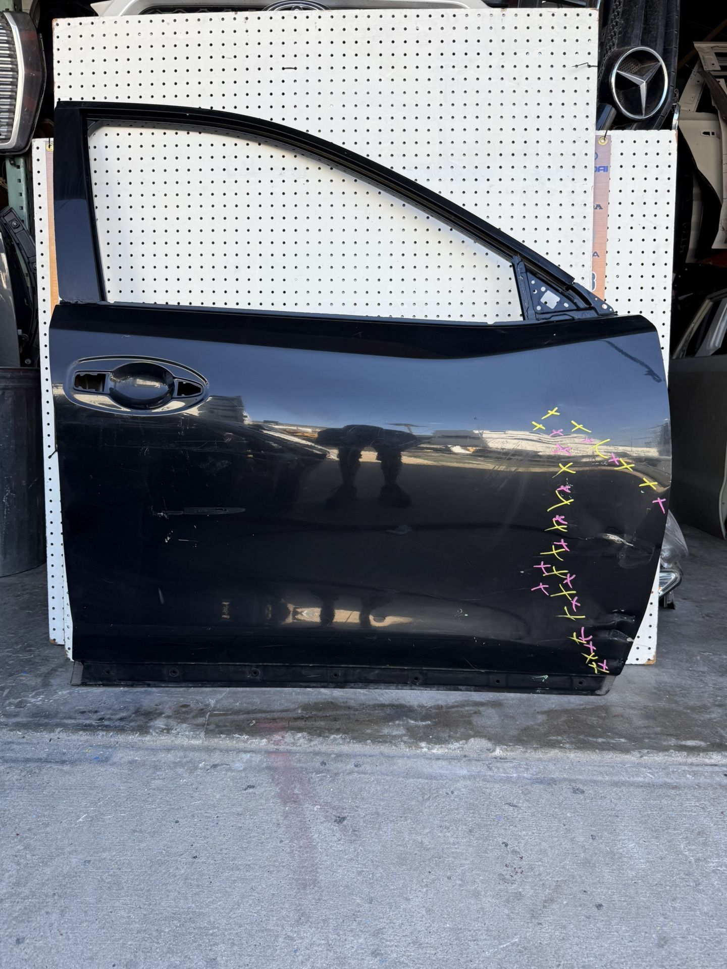 2014 2015 2016 2017 2018 2019 2020 Nissan Rogue Front Right Passenger Side Door Shell