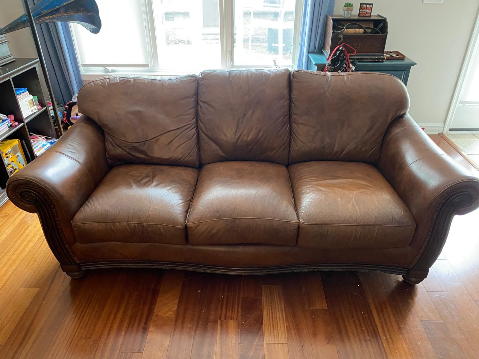 FREE DELIVERY 🚚 AND INSTALLATION - Genuine Leather Brown SoFa (Look our profile for more)