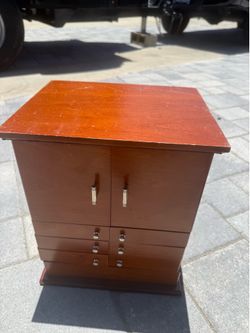 Jewelry box