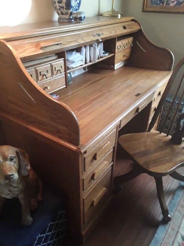 Vintage Desk And Roll Up Chair Like New In Weeki Wachee Spring Hill
