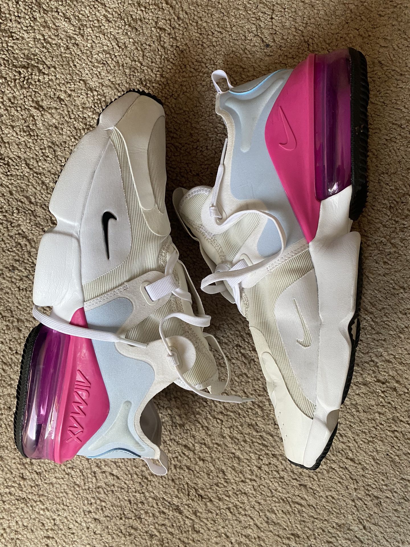 Nike Women’s Air Max Infinity Size 12