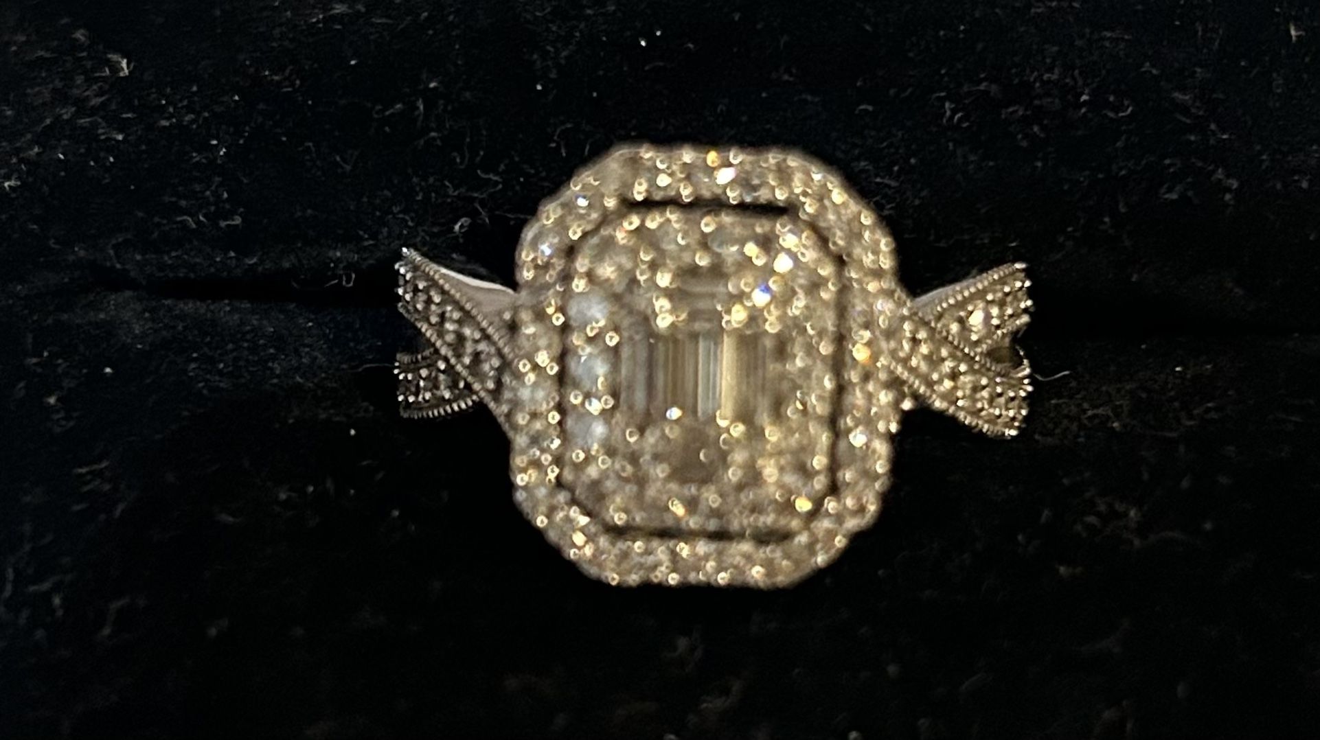 Beautiful 14k White Gold Diamond Ring