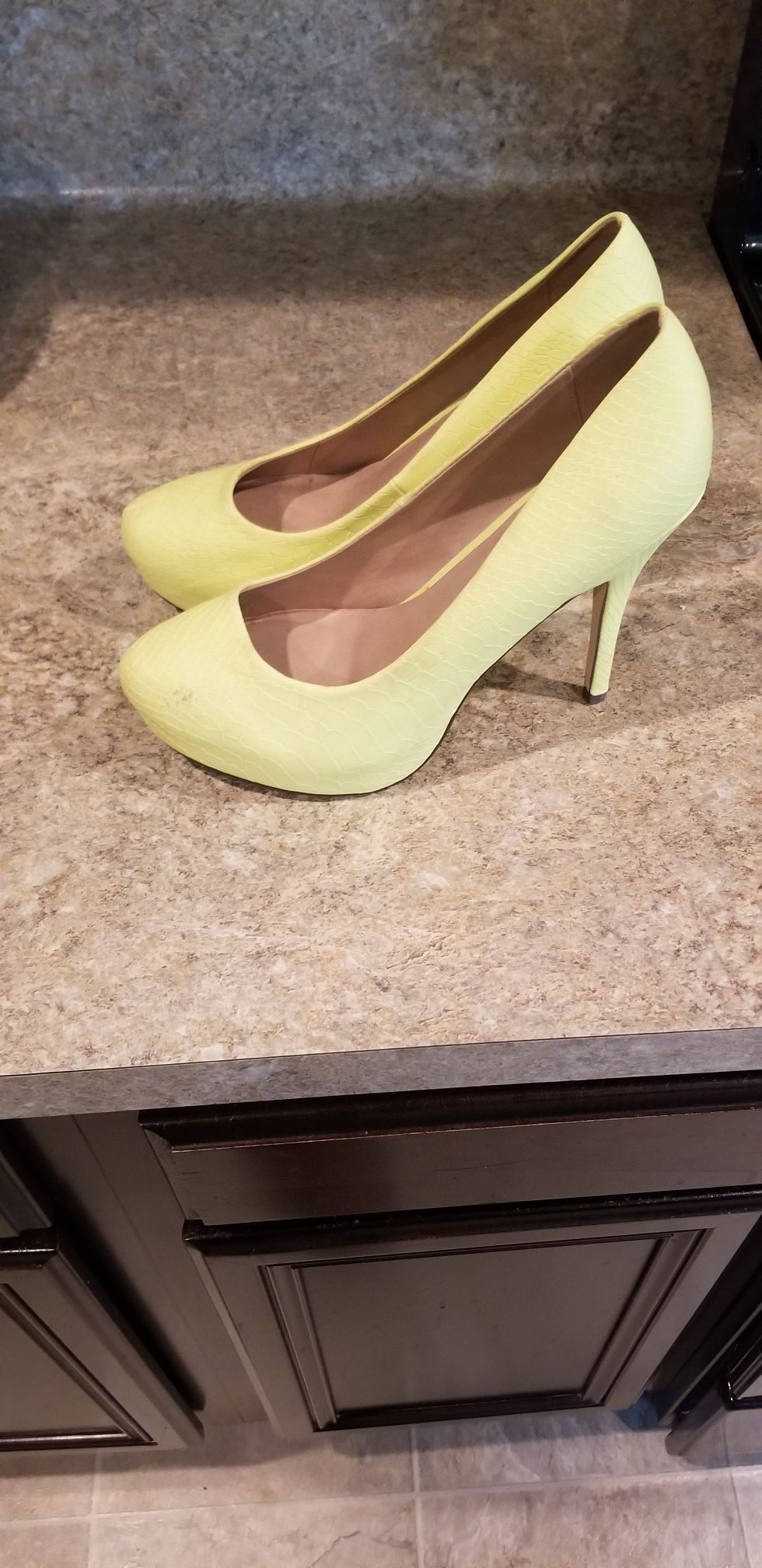 Womens Yellow Dress Shoe