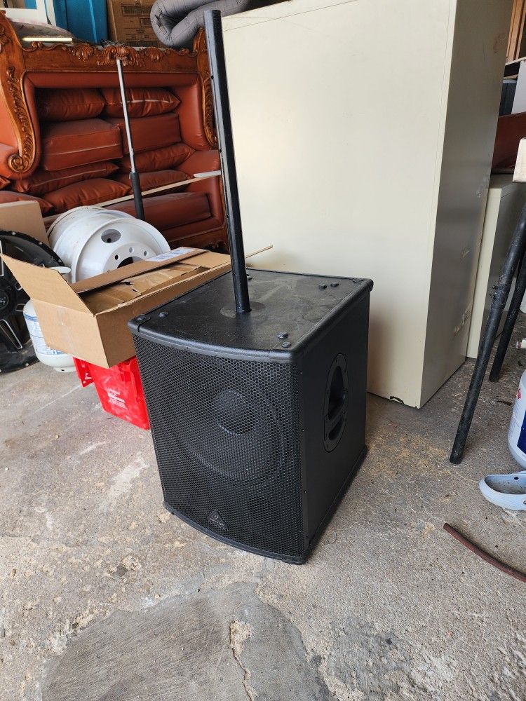 Behringer 15" Subwoofer