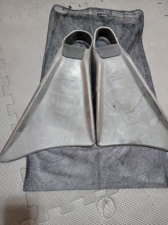 Churchill Makapuu HUBB Fins Medium