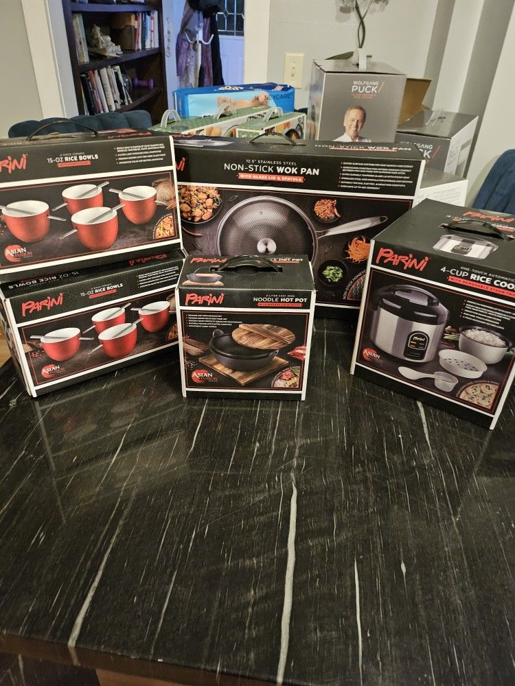 5 Piece Asian Cookware Set- New In-Box