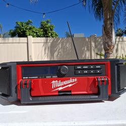 Milwaukee M18 FUEL PACKOUT Radio/Speaker (tool only)