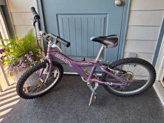 Girl’s bike fits 6-9 yr old