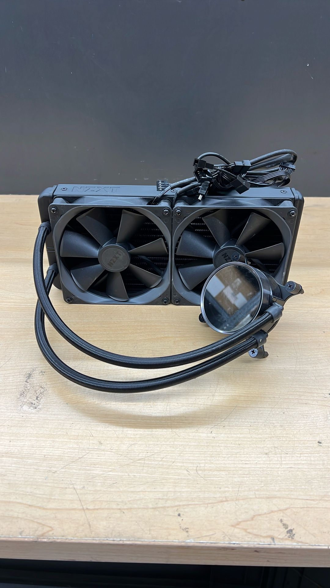 NZXT Kraken X62 Asetek All-In-One CPU Water Cooler 12V DC 13.5W