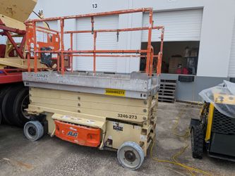 2016 JLG 3246 SCISSOR LIFT