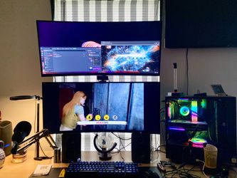 Pc with 2curved monitors and 6ft desk $1500 OBO