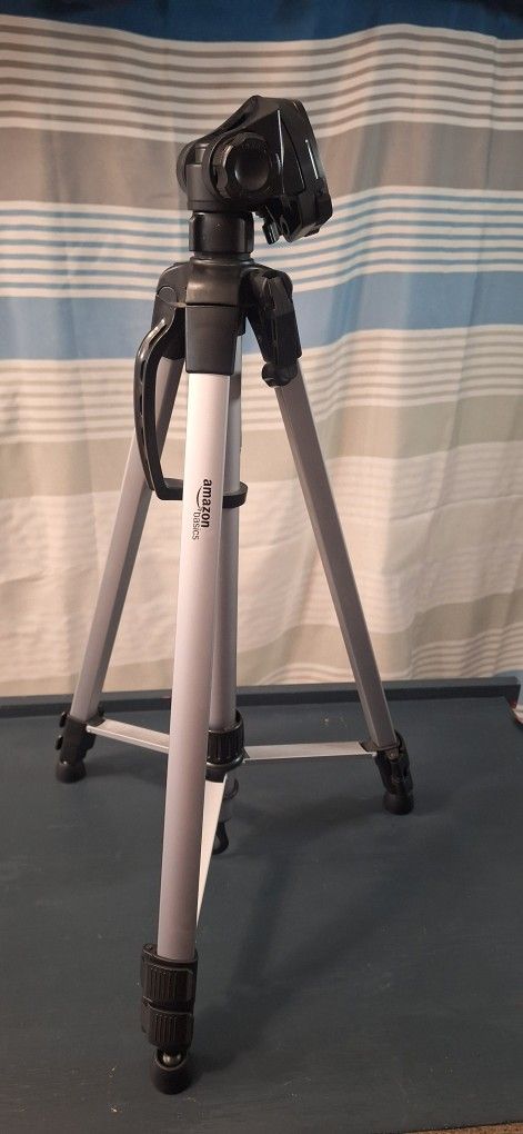 Amazonbasic Camera Tripod